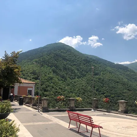 Holiday home Dimora Dell'orso Sul Gizio